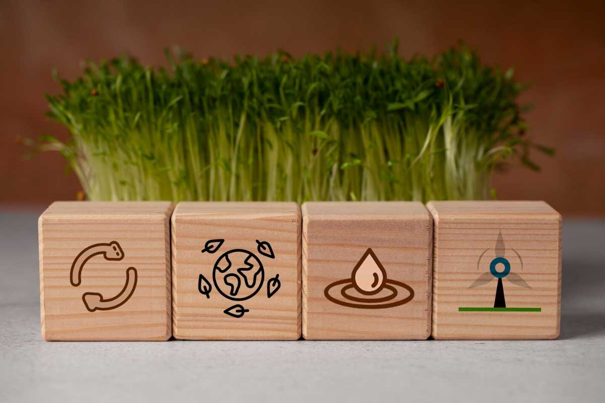 Cztery drewniane klocki z ikonami